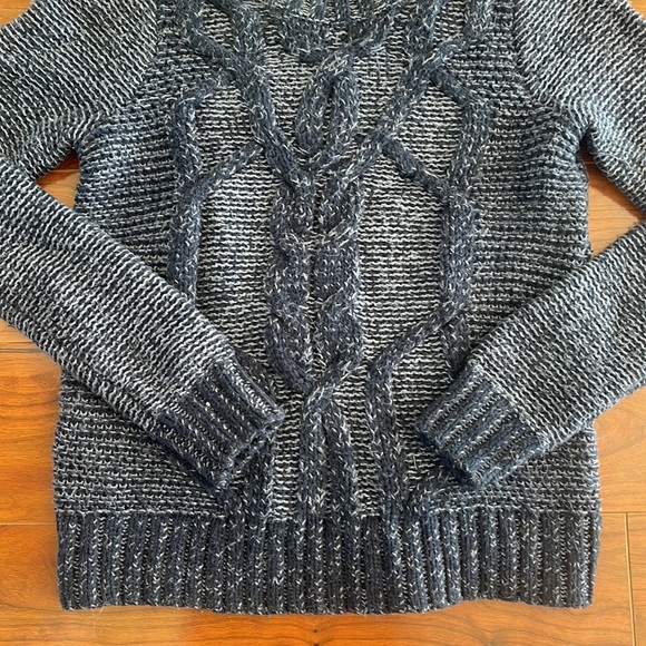 COPY - Abercrombie & Fitch Blue Slim Rib Cable Knit Crewneck Sweater - Picture 5 of 13